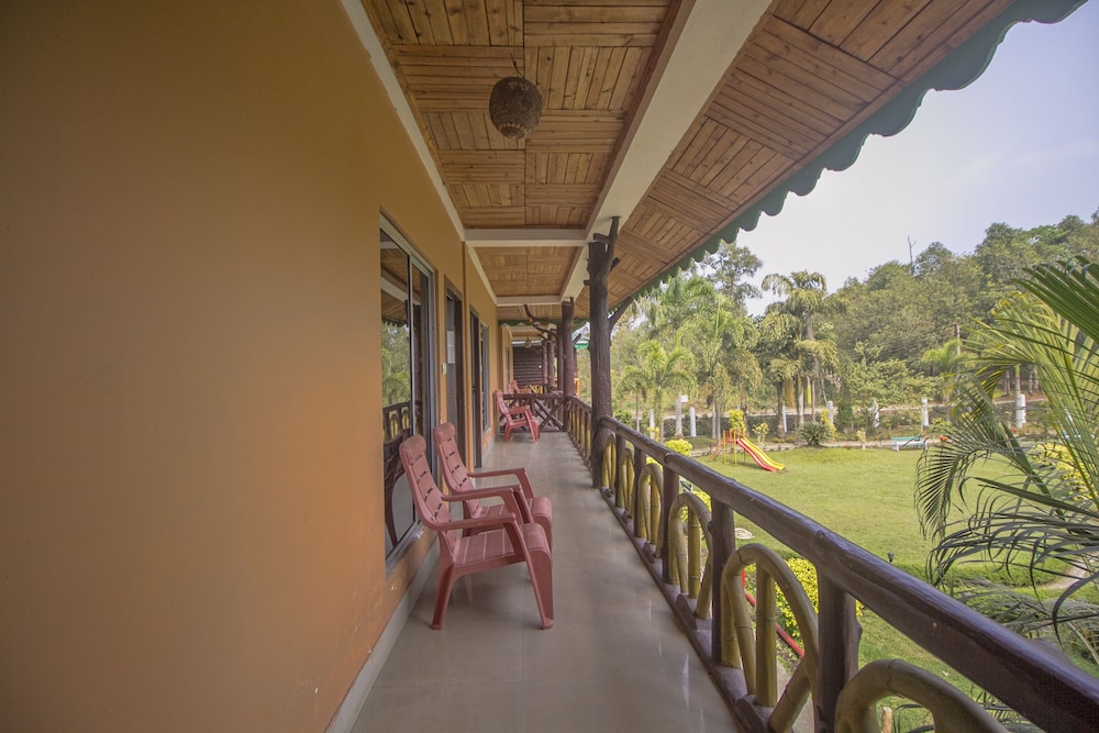 oyo 28412 green touch eco resort