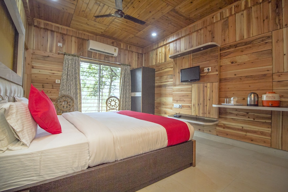 oyo 28412 green touch eco resort