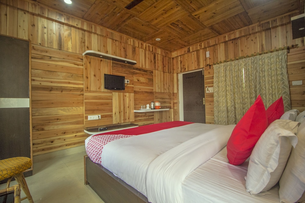 oyo 28412 green touch eco resort