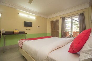 oyo 28412 green touch eco resort