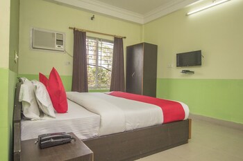 oyo 28412 green touch eco resort