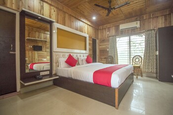 oyo 28412 green touch eco resort