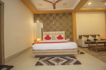 oyo 28412 green touch eco resort