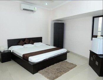 hotel amit regency