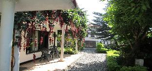 8fold pinecrest by larisa bhimtal