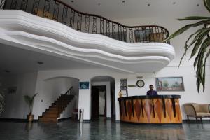 8fold pinecrest by larisa bhimtal