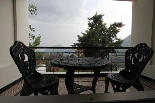 8fold pinecrest by larisa bhimtal