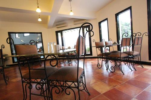 8fold pinecrest by larisa bhimtal