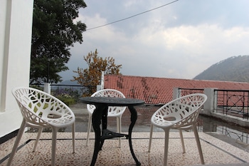 8fold pinecrest by larisa bhimtal