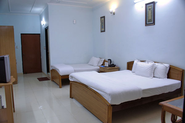 hotel maya regency bhimtal