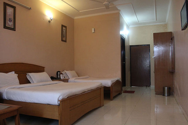 hotel maya regency bhimtal