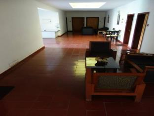 Deja Vu Coimbatore Hotel,Avinashi Road,3 star