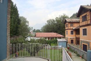 Lakshmi Guest House,Dal Lake>>Srinagar,1 star