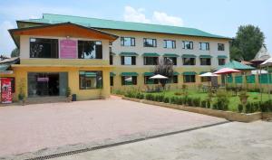 hotel curios all seasons