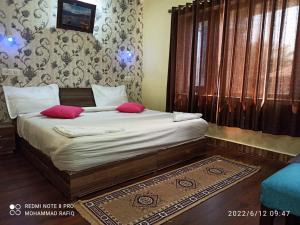 hotel curios all seasons