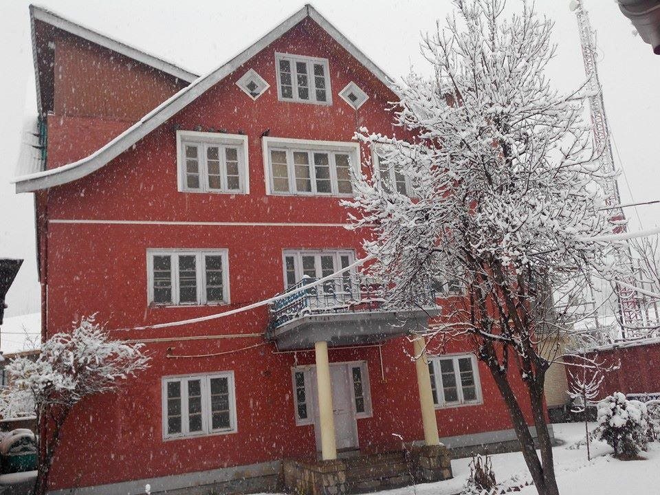 Marias Hotel,Nagin Lake,1 star