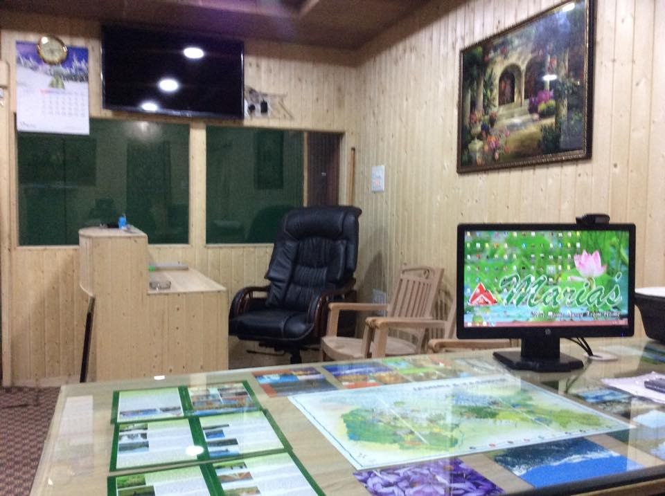 Marias Hotel,Nagin Lake,1 star
