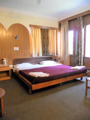 Hotel Brown Palace,Srinagar>>Jammu And Kashmir,3 star