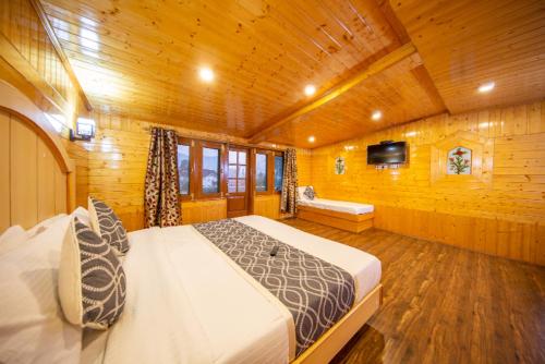 Hotel Alhamra Retreat,Pazzalpura,3 star