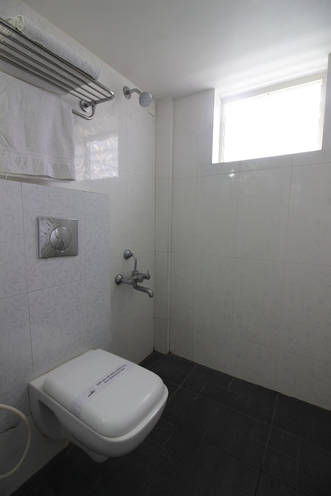 hotel white parrot