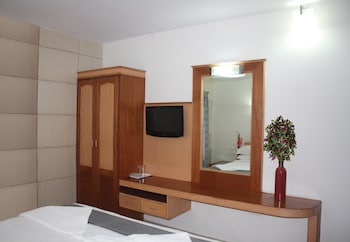 hotel white parrot