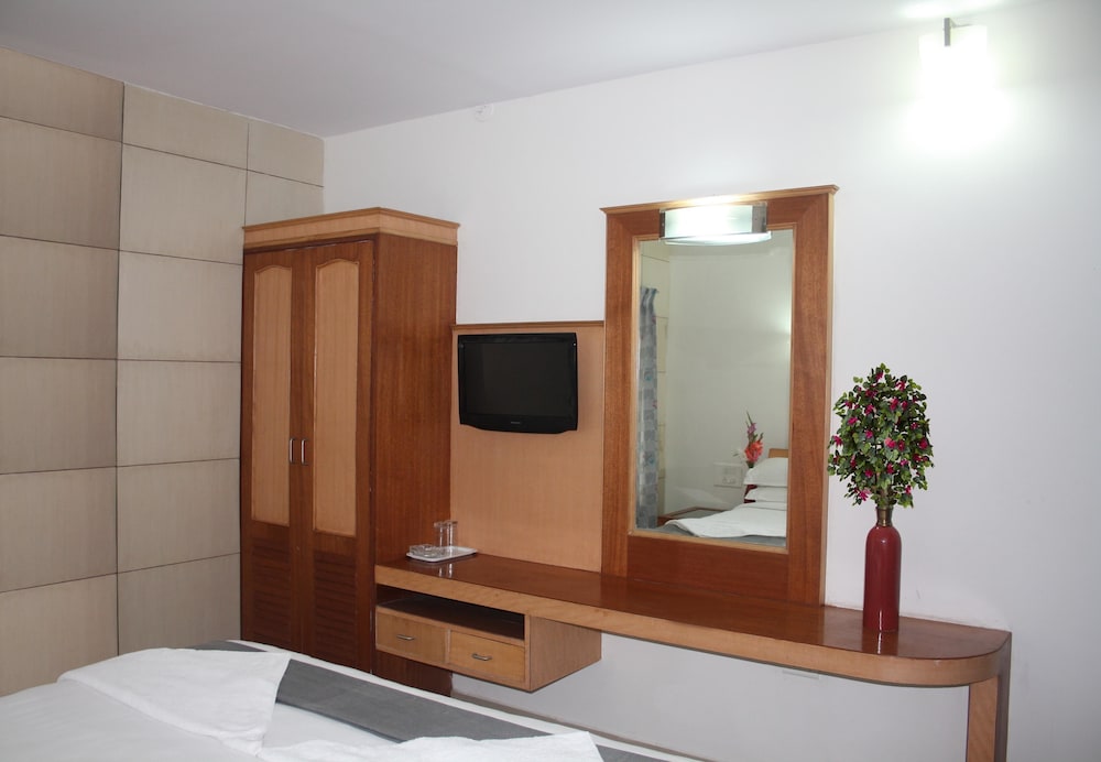 hotel white parrot