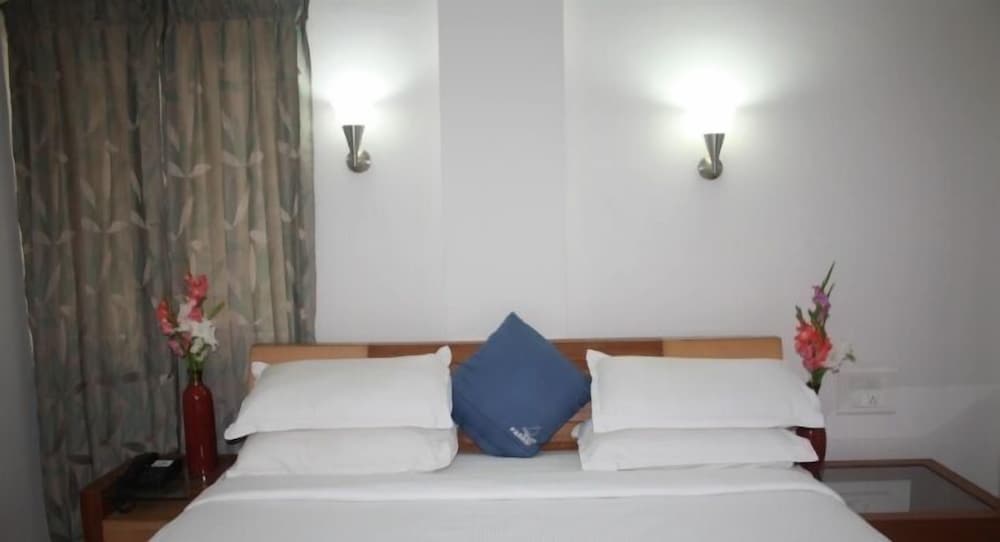 hotel white parrot