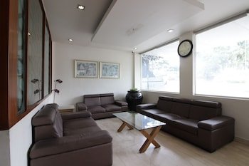 hotel white parrot