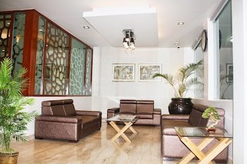 hotel white parrot