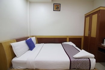 hotel white parrot