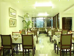 hotel white parrot