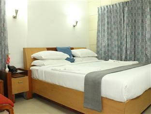hotel white parrot