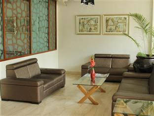 hotel white parrot