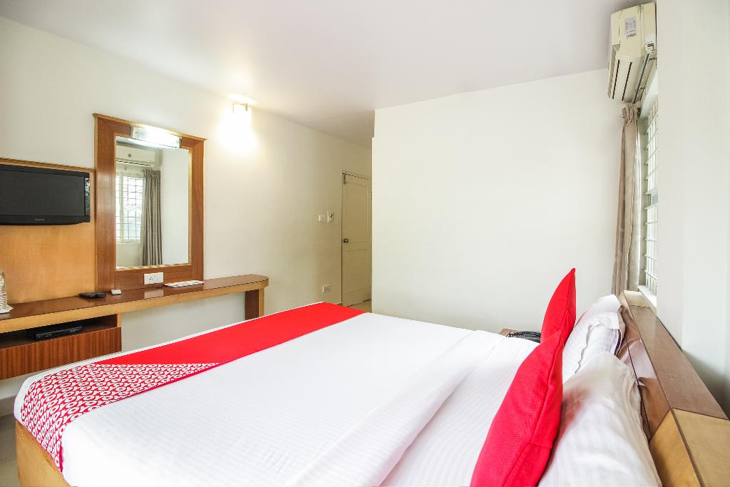 hotel white parrot