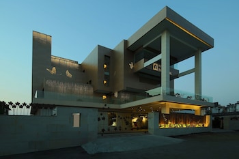 Inderlok Hotel,Chukkuwala,4 star