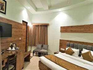 wood castle spa and resort