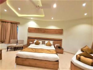 wood castle spa and resort