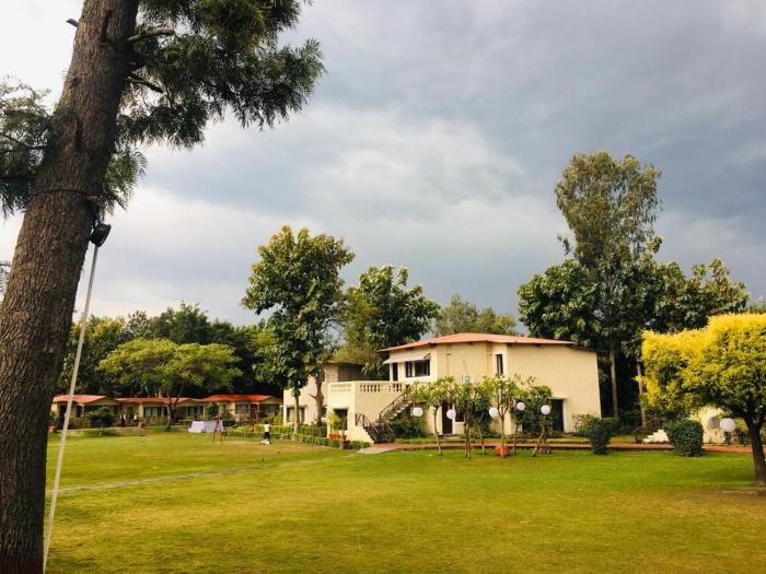 manu maharani resort