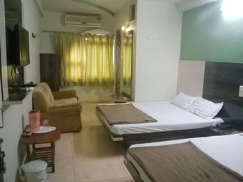 Hotel Signature,Ellisbridge,2 star