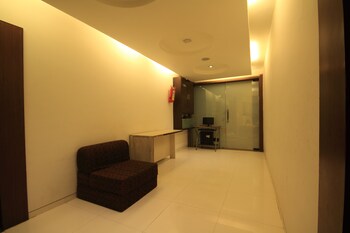 Hotel Kadamb Inn,In Ahmedabad (Ahmedabad City Centre),2 star