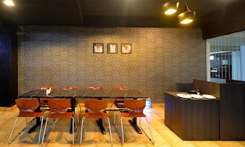 hotel at home suites