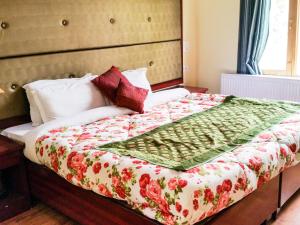 Hotel City Palace,Upper Tukcha Road,3 star