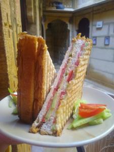 Hotel Suraj,Amar Sagar Pol>>Jaisalmer,2 star