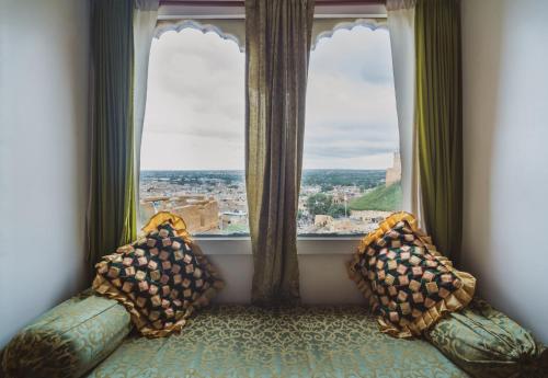 hotel desert boys royal stay on fort