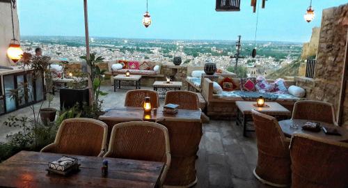 hotel desert boys royal stay on fort