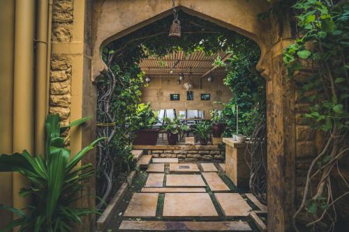 hotel desert boys royal stay on fort