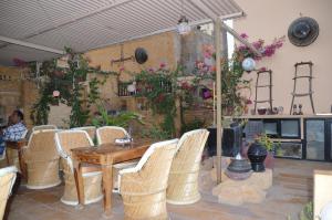 hotel desert boys royal stay on fort