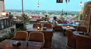 hotel desert boys royal stay on fort