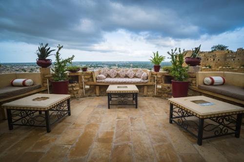 hotel desert boys royal stay on fort