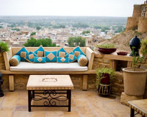 hotel desert boys royal stay on fort